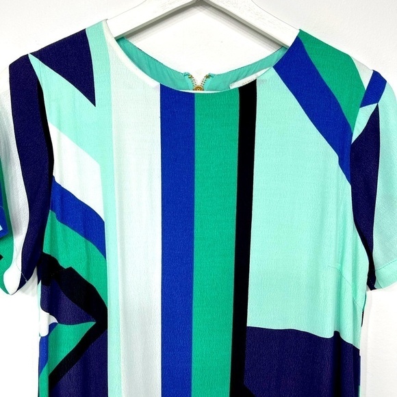 Olivaceous geometric short sleeve shift dress size S - Picture 3 of 10